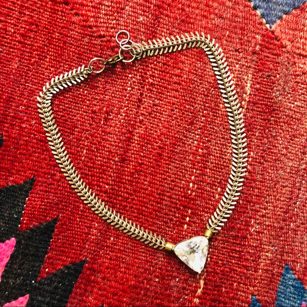 Vintage style pendant necklace with fishbone chain